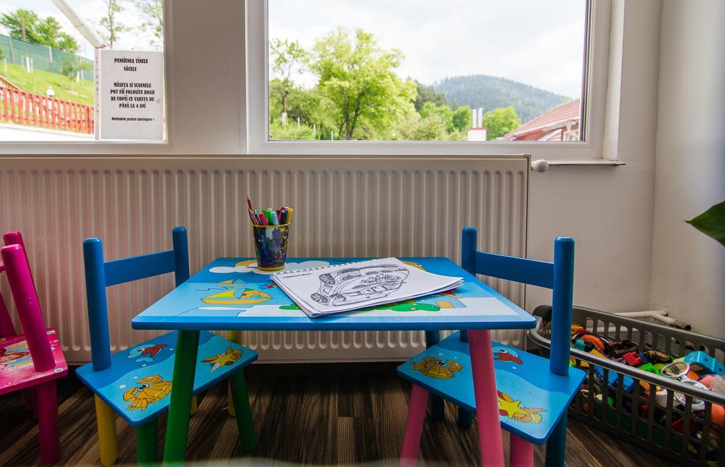 Pensiunea Tinelu Brasov Săcele Zewnętrze zdjęcie